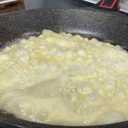 Вместо хвороста готовлю лепешки. Тесто похожее, но готовить проще и быстрее