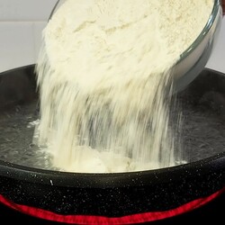 KEIN BRATEN! Gießen Sie einfach Mehl in kochendes Wasser! Ich kaufe nicht mehr in Geschäften ein!