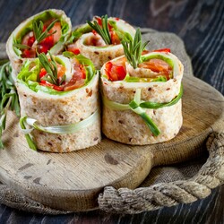 Красивая и вкуснейшая закуска на Новый год 2022 Тигра за 5 минут: рулет из лаваша