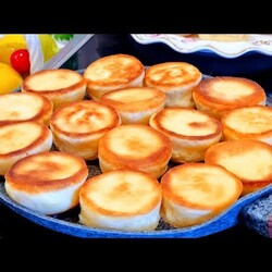 СМЕТАННЫЕ ПЫШКИ КАК ПОНЧИКИ! САМЫЕ ВКУСНЫЕ И ПЫШНЫЕ! ЗАВТРАК ЗА НЕСКОЛЬКО МИНУТ! СЪЕДАЮТСЯ МГНОВЕННО