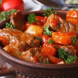 20 рецептов тушеной свинины, которые понравятся всей семье