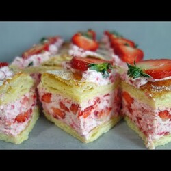 Ciasto francuskie z truskawkami