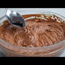 Delikatne kawowe ciasto na szybką rękę, z 5 składników (bez pieczenia)