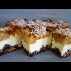 Sernik z gruszkami i kruszonką. Przepis na przepyszne ciasto