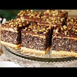 KRÓLEWSKI MAKOWIEC z orzechami i polewą czekoladową – PRZEPIS – Mała Cukierenka