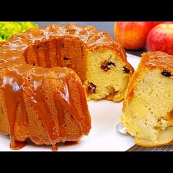 Wenn Sie 2 Äpfel haben, backen Sie diesen köstlichen Kuchen. Einfaches und schnelles Rezept.