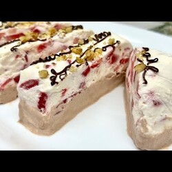 Hausgemachtes Eis mit nur 4 Zutaten. Einfach und lecker!