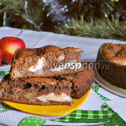 Шоколадный пирог с яблоками и творожной начинкой