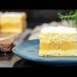 Biszkopt z kremem szarlotkowym