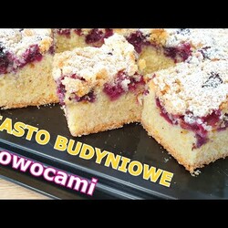Przepyszne i puszyste budyniowe ciasto z owocami