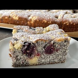 Saftiger Mohn-Kirschkuchen