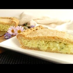 Вкуснейший луковый пирог с сыром! Закусочный пирог на праздничный стол!