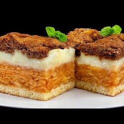 ЯБЛУЧНИК ІЗ ЗАПЕЧЕНИМ КРЕМОМ