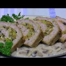 Rolada z mięsa mielonego z pieczarkami, porami i marchewką