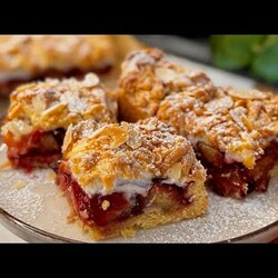 Najprostsze kruche ciasto ze śliwkami i bezową pianką