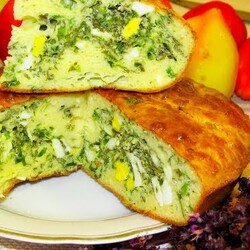 Заливной пирог со щавелем и не только. Уверена, он вам понравится!