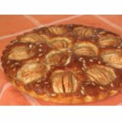 Пирог с курагой и яблоками