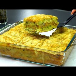 Einfach Zucchini und Kartoffeln reiben! Sehr leckerer Gemüseauflauf!