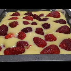 песочный пирог с клубникой