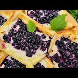 Ciasteczka z jagodami i serem na cieście francuskim, szybkie i pyszne #nadeser #jagody