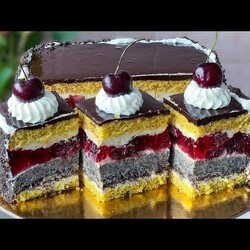 Genialny tort warstwowy! Mak, jabłka i wiśnie w jednym?