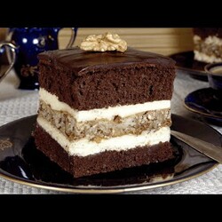 Przepyszna Marysieńka zniewalająca obłędnym smakiem orzechowej bezy i czekoladowego biszkoptu