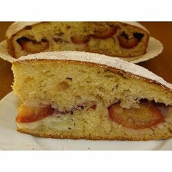 Сливово-яблочный пирог с перцем - вкусный, пикантный  и ароматный.