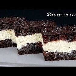 Сирник на литому тісті з різдвяними начинками.