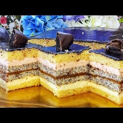 Idealne ciasto śliwkowe z błyszczącą polewą czekoladową