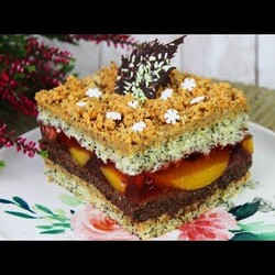 SUPER CIASTO NA WIELKANOC Z BRZOSKWINIAMI ORAZ MASĄ ORZECHOWO KAWOWĄ