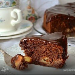 Шоколадный пирог с яблоками. Ингредиенты: шоколад, мука, миндаль