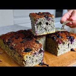 Der berühmte französische Kuchen, der im Mund schmilzt. Mohnkuchen wie eine Wolke