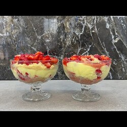 не реально вкусный десерт из клубники