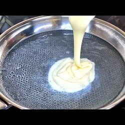 Боже как вкусно!Просто заливаю сгущёнку в кипящую воду.Готовлю вкуснятину на завтрак за читанные мин