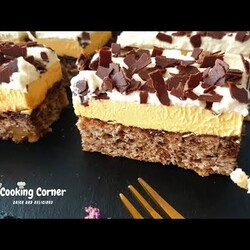 Prăjitură cu nucă, cremă simplă și foarte delicioasă cu frișcă.