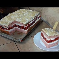 Biszkopt z truskawkami i mascarpone