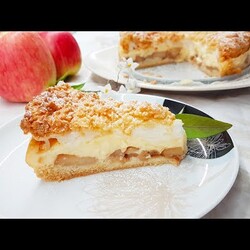 Szarlotka z budyniem i bezą | Słodki Blog