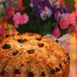 Пирог с яблоками, клюквой и орехами