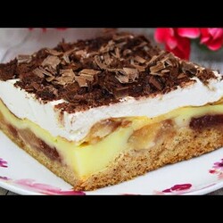 WSPANIAŁE CIASTO JABŁKOWE Z MASĄ BUDYNIOWO-ŚMIETANKOWĄ ORAZ NUTKĄ CZEKOLADY - PRZEPIS