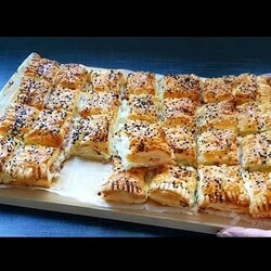 Вкусняшка для тех кто не любит много времени проводит на Кухне ‼ Сырные #СЛОЙКИ за пару минут!