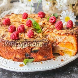 Кекс с абрикосами и малиной