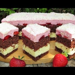 Ciasto TRUSKAWKOWY PUSZEK-łatwe, pyszne , z kremem, truskawkami i pianką