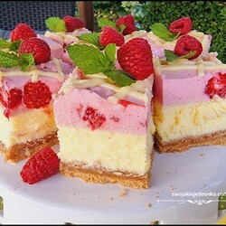 Pieczony sernik z musem malinowym, niezwykle kremowy, można się w nim zakochać! #maliny #sernik