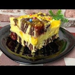 WOW! Ciasto z roladą, ananasem i galaretką – tego jeszcze nie jadłeś!