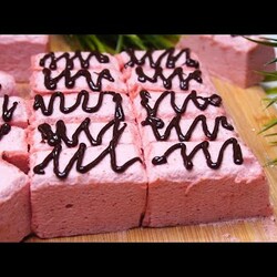 Беру стакан любых ягод , РАЗ ДВА и Вкусняшка к чаю готова. Конфетки просто объедение