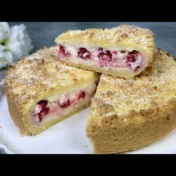 ягодный пирог с йогуртовым кремом