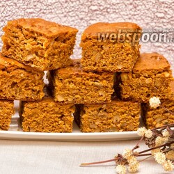 Пирог на варёной сгущёнке с орехами