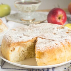 20 простых рецептов шарлотки с яблоками - с фото пошагово