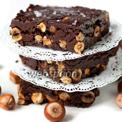 Шоколадный фадж с фундуком и грецкими орехами