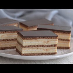 Ne mogu prestati hvaliti ovaj kolač. Obavezno ga pravim za razna slavlja, a ispadne ga puno.